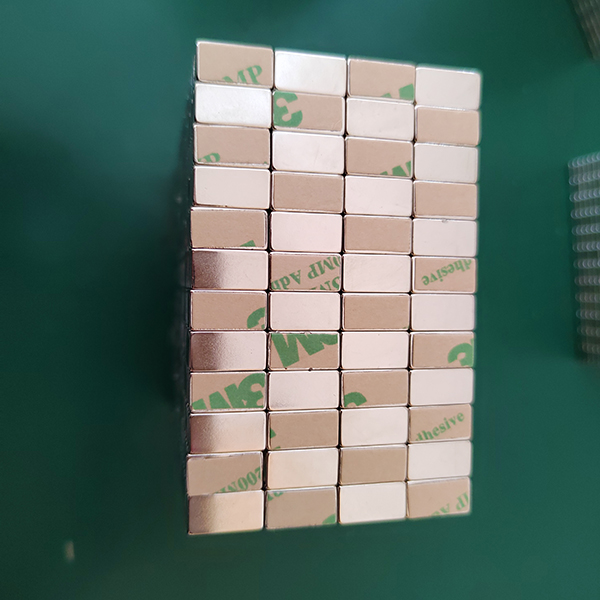 方形磁铁
