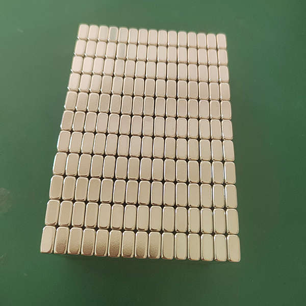 方形磁铁